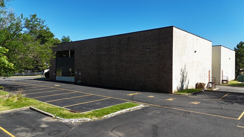 More Photos Of 190 Veterans Dr, Northvale Distribution For Sale