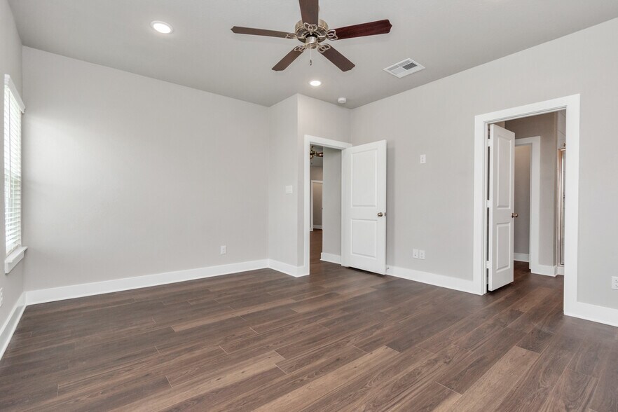 More Photos Of 10630 CASCADE CREEK DR, Rosharon Apartments For Sale