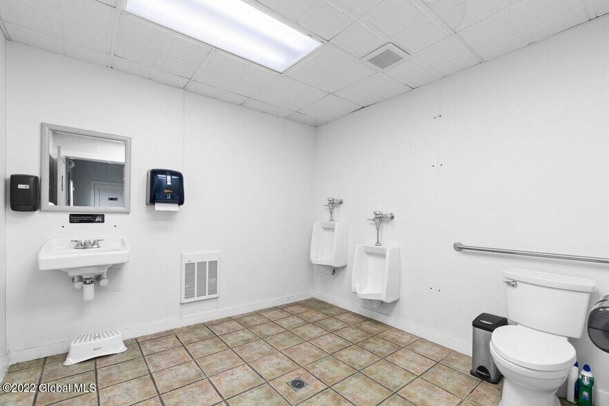 More Photos Of 5527-5531 Rte 7, Hoosick Falls General Retail For Sale