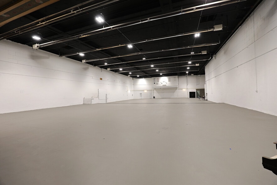 More Photos Of 323 Wall St, Kingston Theater Concert Hall For Lease