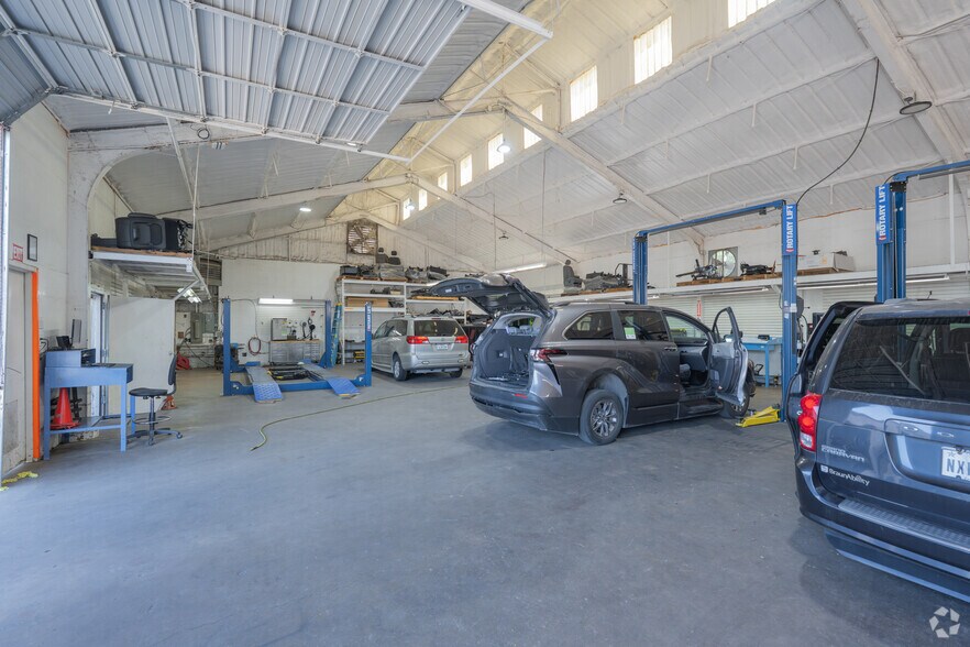 More Photos Of 2108 N Beach St, Haltom City Auto Repair For Sale