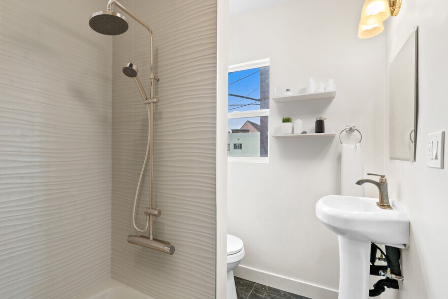 More Photos Of 6815 Seville Ave, Huntington Park Apartments For Sale