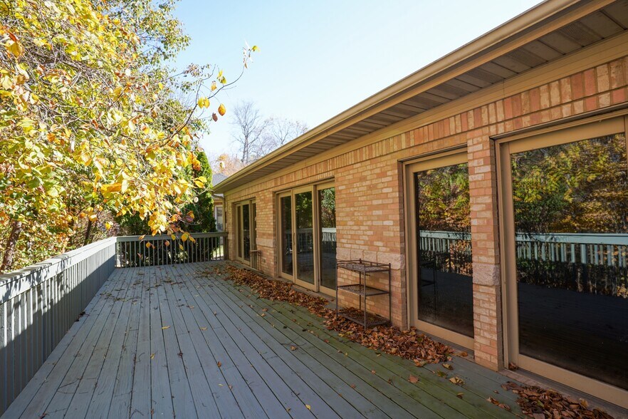 More Photos Of 328 Northpoint Ave, Huntington Office Residential For Sale