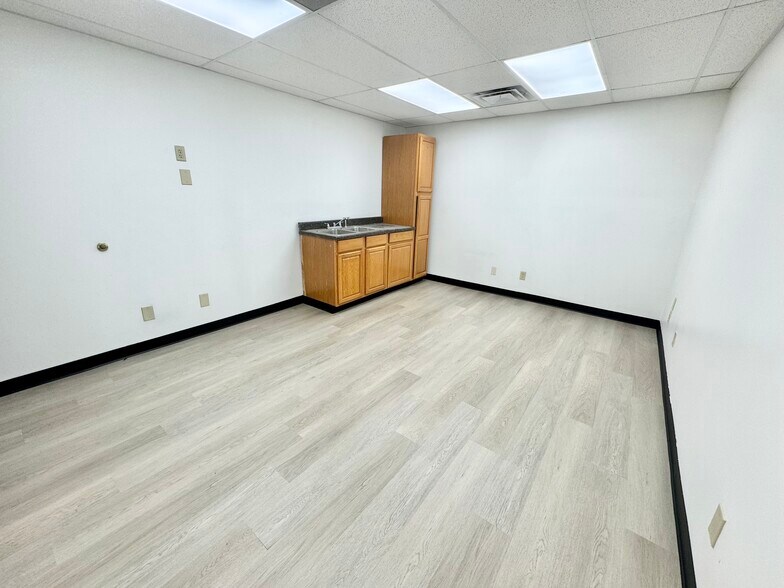 More Photos Of 1626 SE 40th St, Oklahoma City Service For Lease