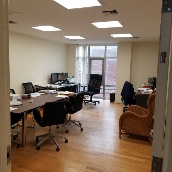 More Photos Of 13-07 37th Ave, Long Island City Office For Sale