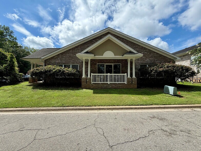 More Photos Of 1618 Mahan Center Blvd, Tallahassee Office For Sale