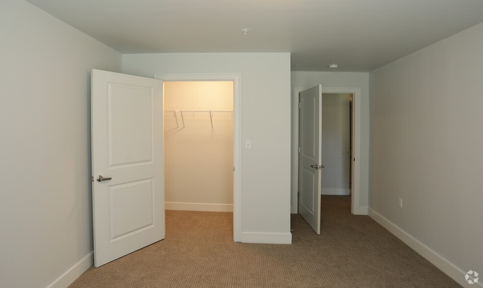 More Photos Of 77A Excelsior Ave, Saratoga Springs Apartments For Lease