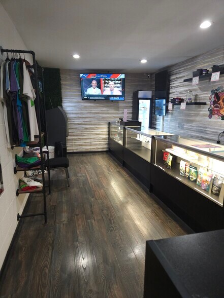 More Photos Of 4210 E 11th St, Tulsa Freestanding For Sale