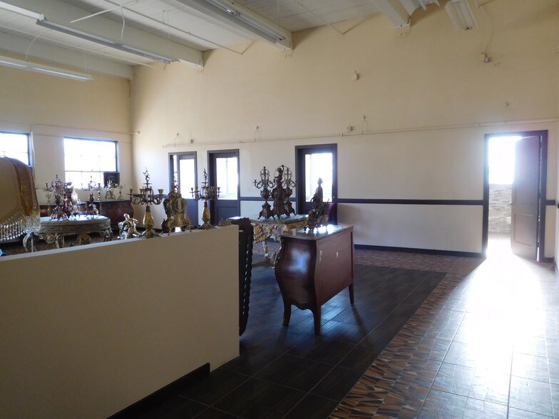 More Photos Of 95 Granby St, Bloomfield Manufacturing For Lease