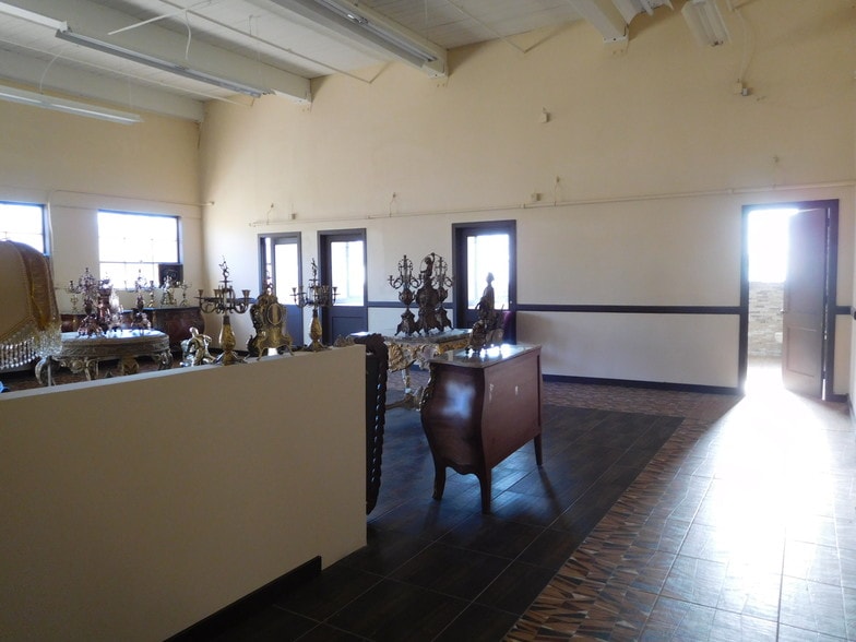 More Photos Of 95 Granby St, Bloomfield Manufacturing For Sale