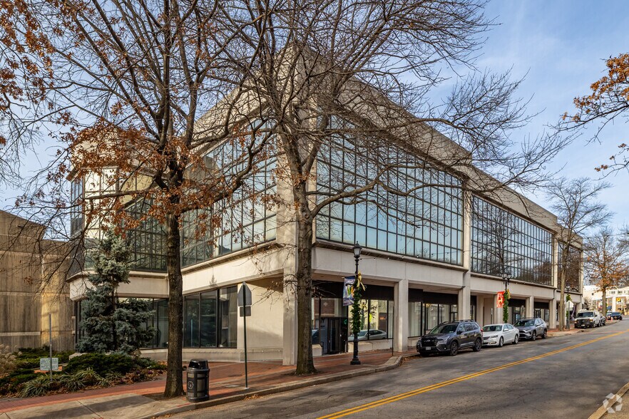 More Photos Of 3 School St, Glen Cove Medical For Lease