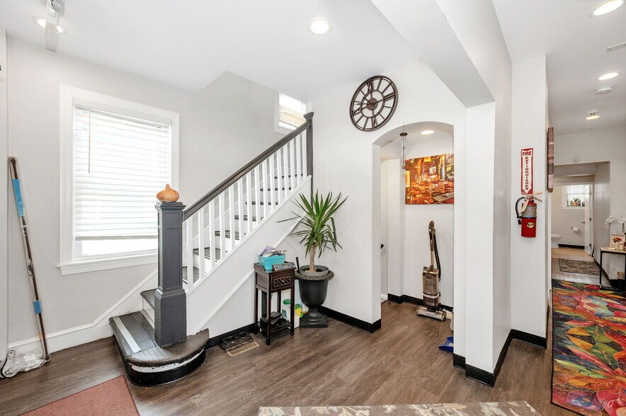 More Photos Of 4920 Belair Rd, Baltimore Office For Sale