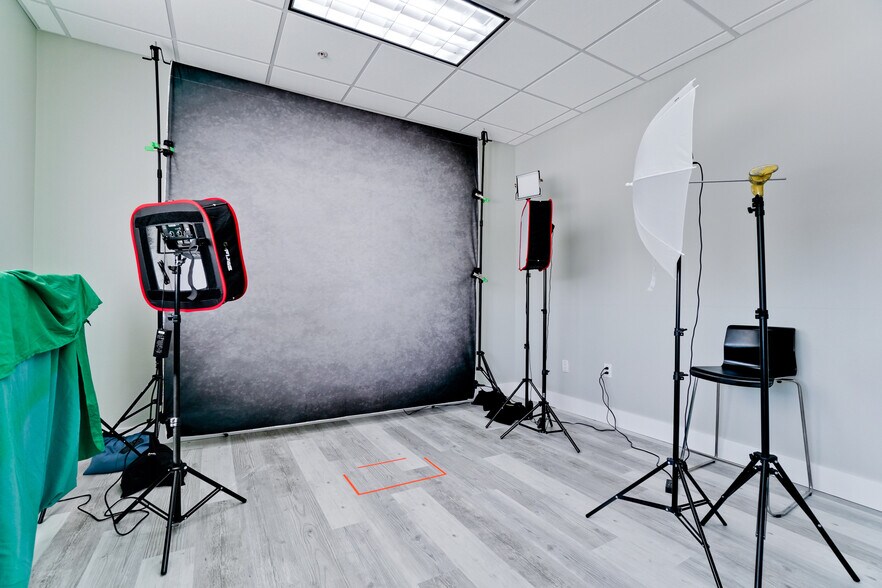 More Photos Of 2170 Main St, Sarasota Loft Creative Space For Sale