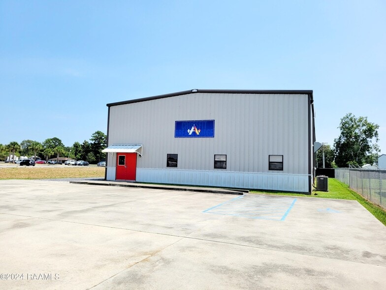 More Photos Of 644 Enterprise Pky, Breaux Bridge Flex For Lease