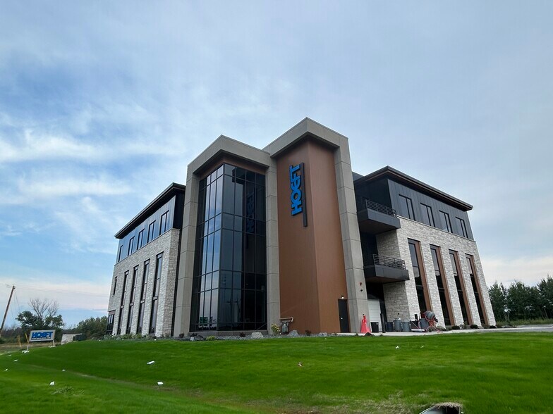 Primary Photo Of 5410 Sevens Pky, Eau Claire Office For Lease