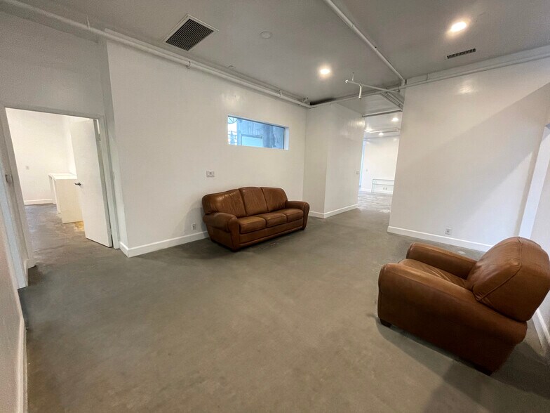 More Photos Of 7253-7255 Santa Monica Blvd, West Hollywood Freestanding For Lease