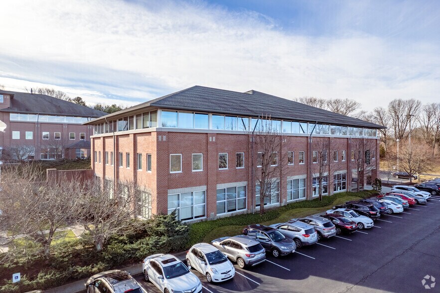 More Photos Of 300 Centerville Rd, Warwick Office For Lease