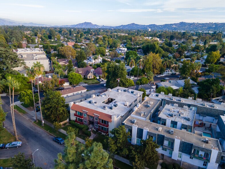 More Photos Of 5358 Circle Dr, Sherman Oaks Apartments For Sale