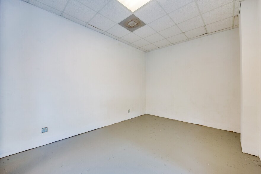 More Photos Of 955 Orange Ave, Daytona Beach Freestanding For Lease