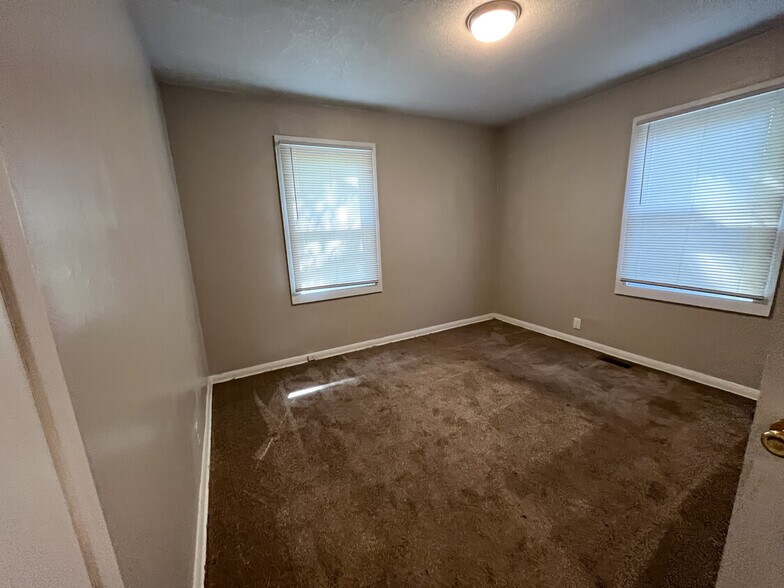 More Photos Of 2302 S Broadview St, Wichita Apartments For Sale
