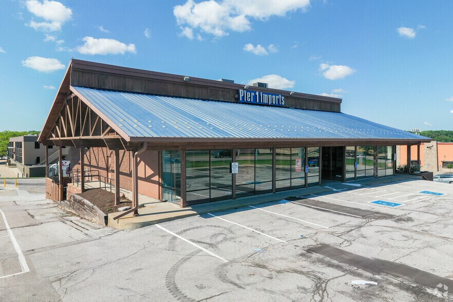 Primary Photo Of 7405-7407 Dodge St, Omaha Unknown For Lease