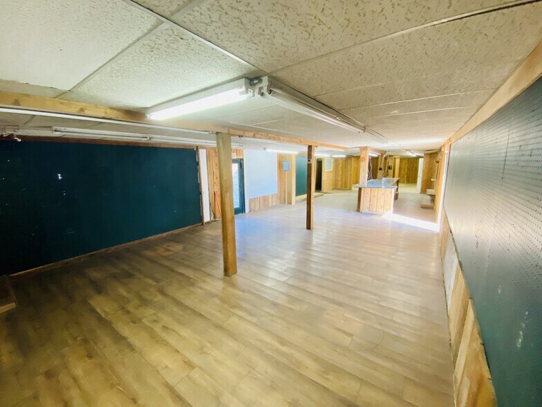 More Photos Of 1445 McQueeney Rd, New Braunfels General Retail For Lease