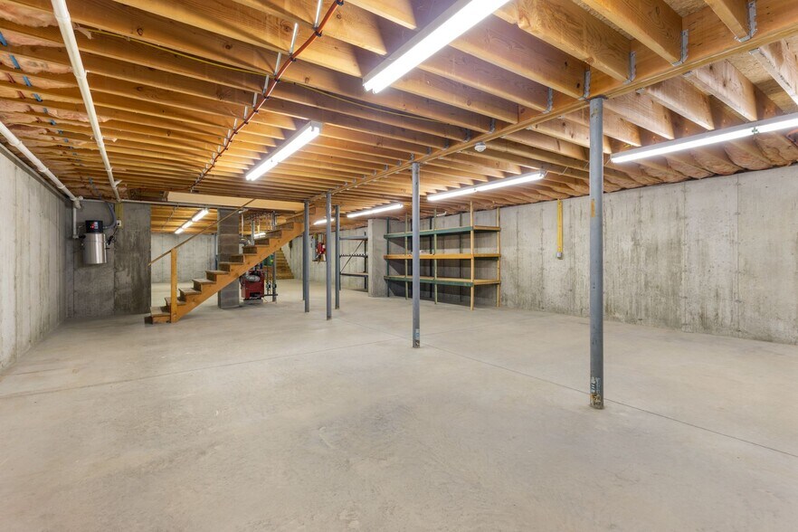 More Photos Of 204 Gray Rd, Cumberland General Retail For Sale