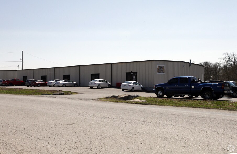 More Photos Of 102-104 Southside Park Dr, Lebanon Distribution For Sale