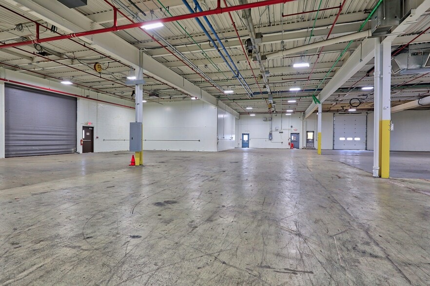 More Photos Of 562 Captain Neville Dr, Waterbury Manufacturing For Lease