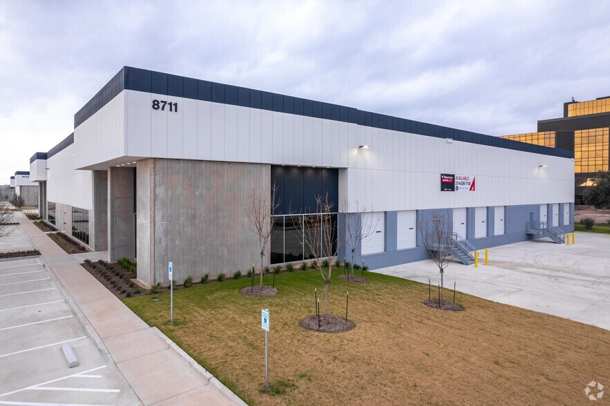 Primary Photo Of 8733 N Stemmons Fwy, Dallas Unknown For Lease