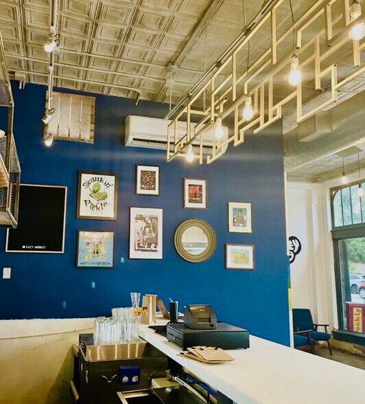 More Photos Of 401-411 W Magnolia Ave, Fort Worth Storefront Retail Office For Lease