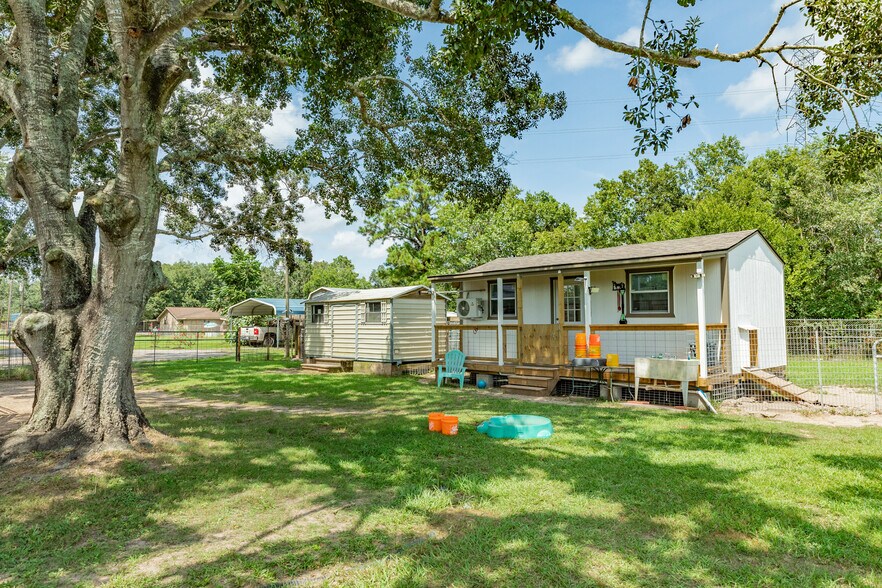 More Photos Of 2230 Nancy St, Alvin Specialty For Sale