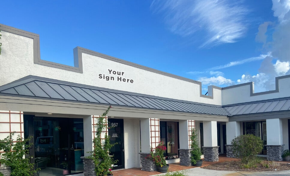 More Photos Of 957-975 SE Federal Hwy, Stuart Storefront For Lease