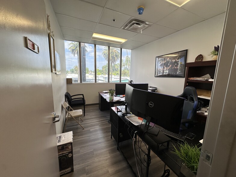 More Photos Of 18040 Sherman Way, Reseda Medical For Lease