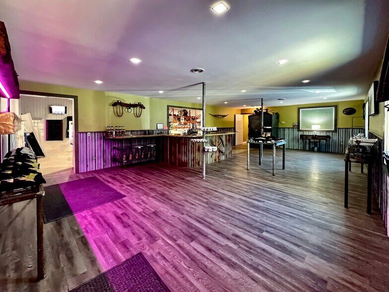 More Photos Of 609-621 E Maple Ave, Newark Light Manufacturing For Sale