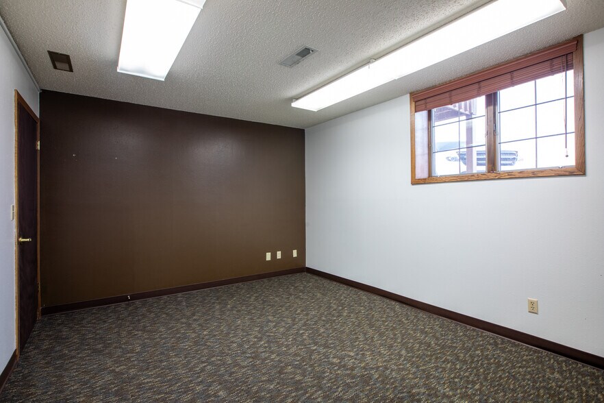More Photos Of 1411 W Dakota Pkwy, Williston Office For Lease