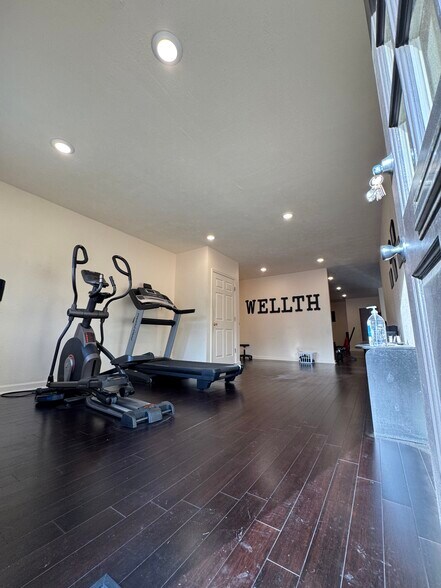 More Photos Of 105 Crescent Ave, Louisville Specialty For Lease