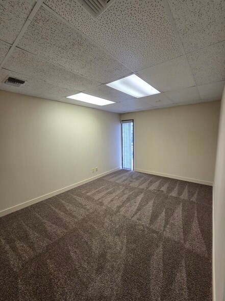 More Photos Of 307 W Rhapsody Dr, San Antonio Light Manufacturing For Lease