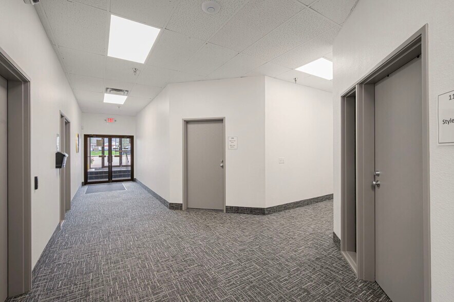 More Photos Of 151 NW Silver Lake Rd, Saint Paul Unknown For Lease