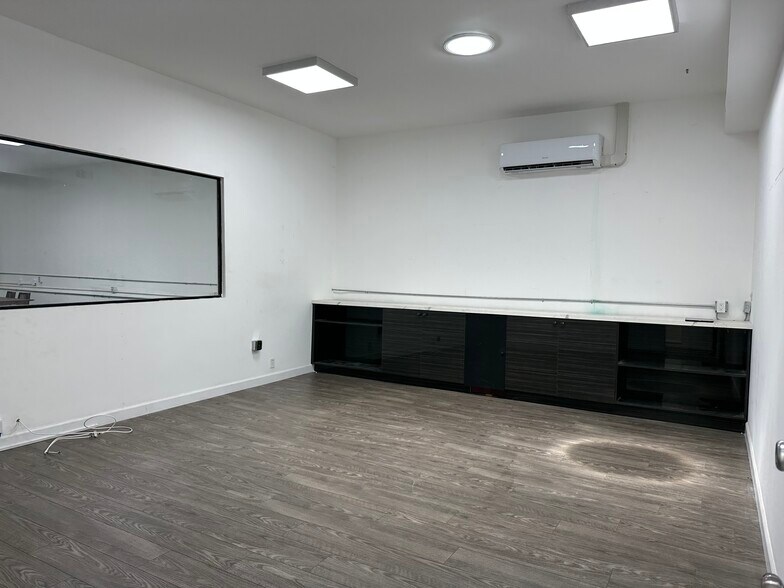 More Photos Of 833 N Hollywood Way, Burbank Office For Lease