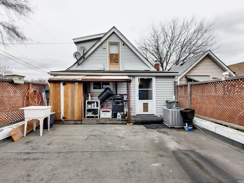More Photos Of 44 Francis St, Hamilton Flex For Sale