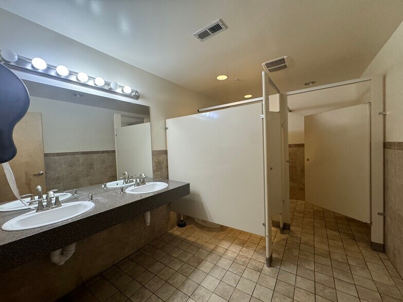 More Photos Of 1688 W 820 N, Provo Office For Sale