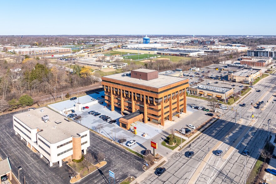 More Photos Of 2675 N Mayfair Rd, Wauwatosa Office For Lease