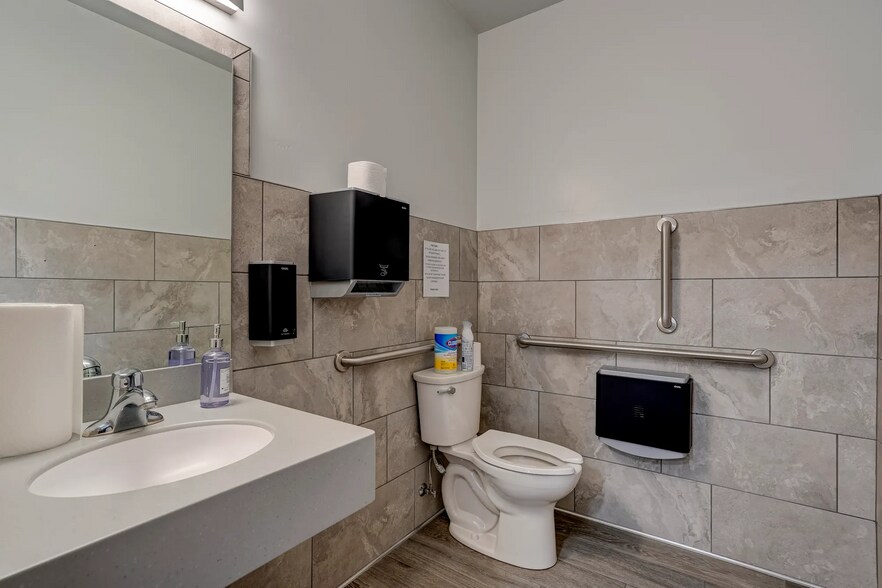 More Photos Of 3600 N Glassford Hill Rd, Prescott Valley Freestanding For Lease