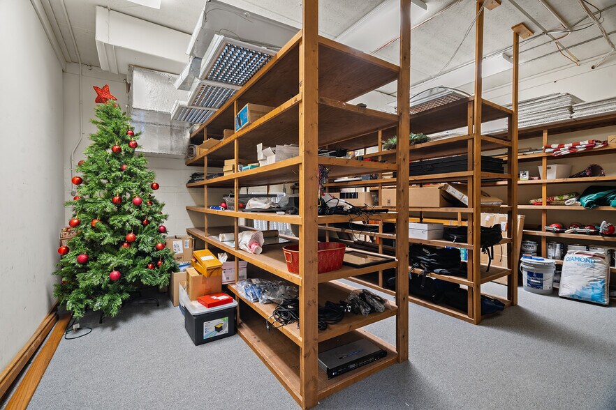 More Photos Of 812 Cormier Rd, Ashwaubenon Office For Lease