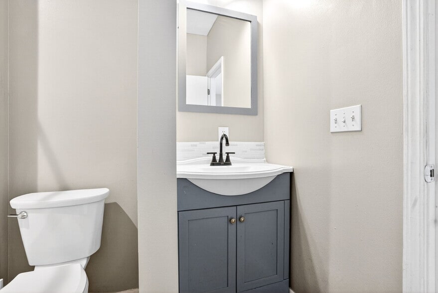 More Photos Of 1049 County Road 539, Valley Flex For Sale