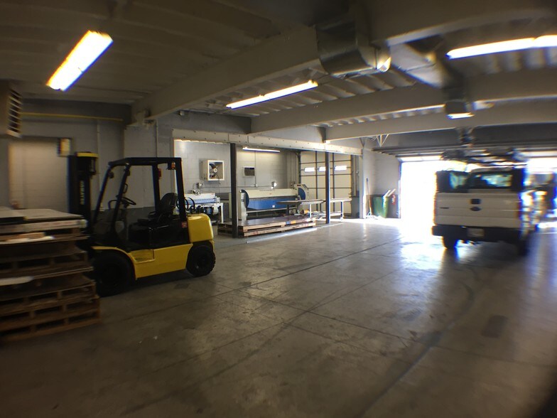 More Photos Of 6600 Holabird Ave, Baltimore Auto Repair For Sale