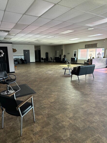 More Photos Of 500 N Main St, Franklin Flex For Lease