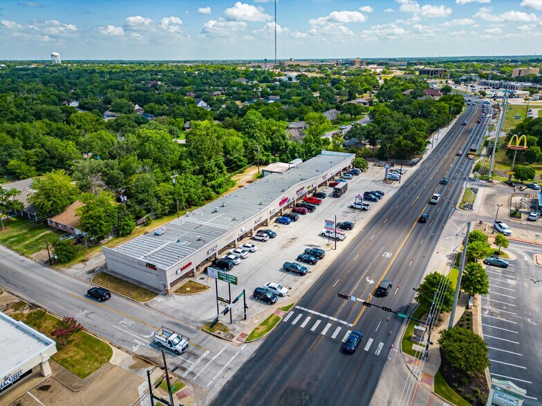 More Photos Of 800 E Villa Maria Rd, Bryan Storefront For Lease