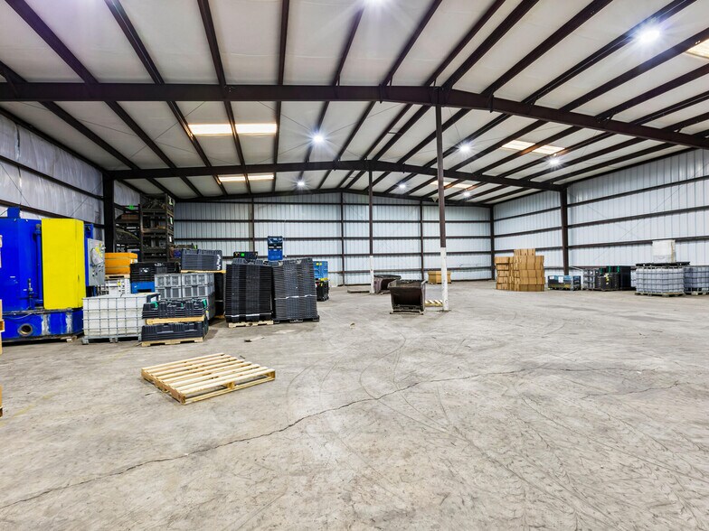 More Photos Of 465 L a White Dr, Fletcher Industrial For Lease
